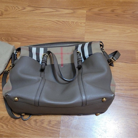 Burberry Gray Checkered Women's Bag - Picture 5 of 11